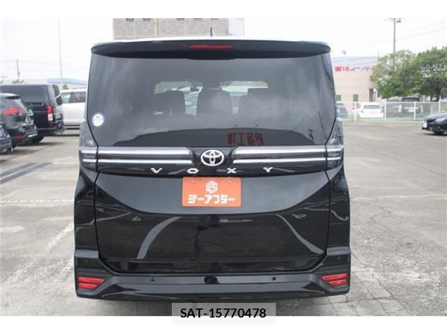 Toyota VOXY 2023-05 8247114-10