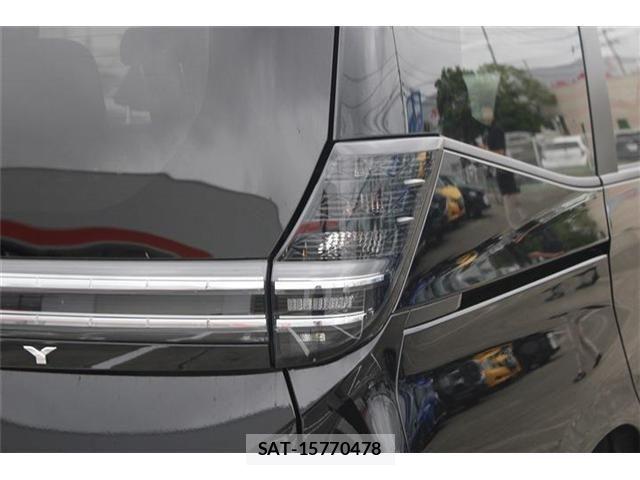 Toyota VOXY 2023-05 8247114-19