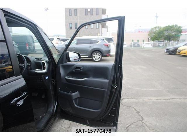 Toyota VOXY 2023-05 8247114-29