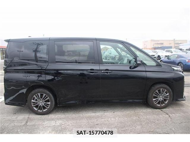 Toyota VOXY 2023-05 8247114-8