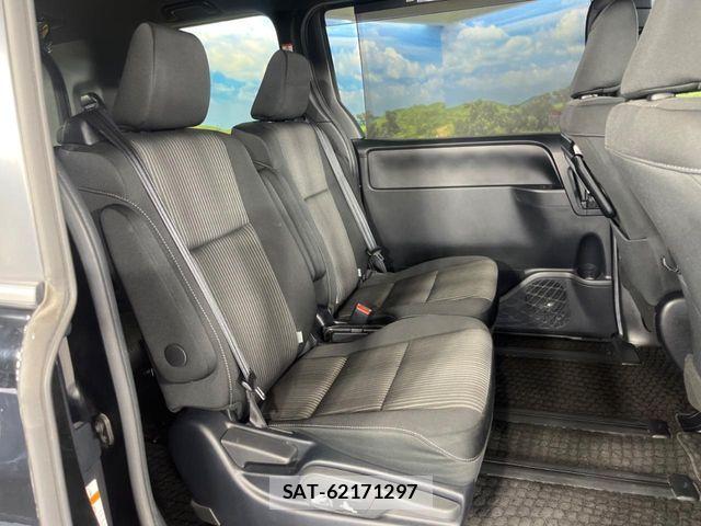 Toyota VOXY 2020-04 8247117-9