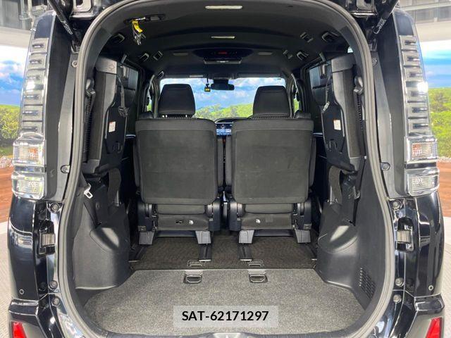 Toyota VOXY 2020-04 8247117-11