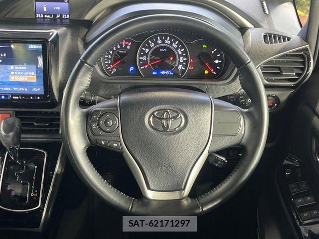 Toyota VOXY 2020-04 8247117-12