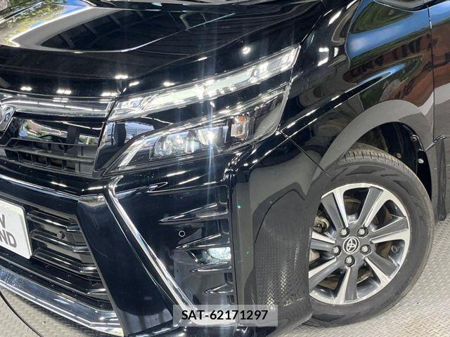 Toyota VOXY 2020-04 8247117-13
