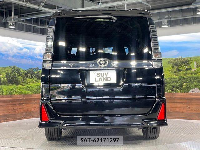 Toyota VOXY 2020-04 8247117-16