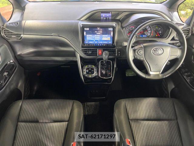 Toyota VOXY 2020-04 8247117-2