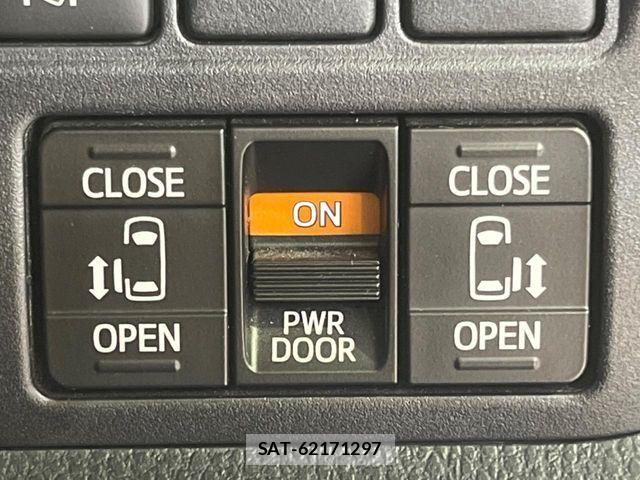 Toyota VOXY 2020-04 8247117-6