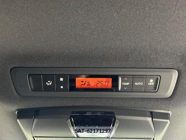 Toyota VOXY 2020-04 8247117-7
