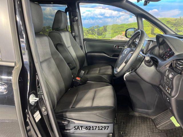 Toyota VOXY 2020-04 8247117-8