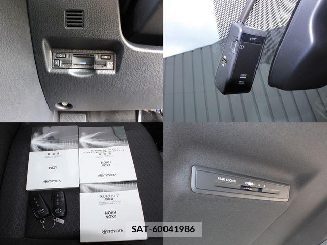 Toyota VOXY 2022-07 8247112-12