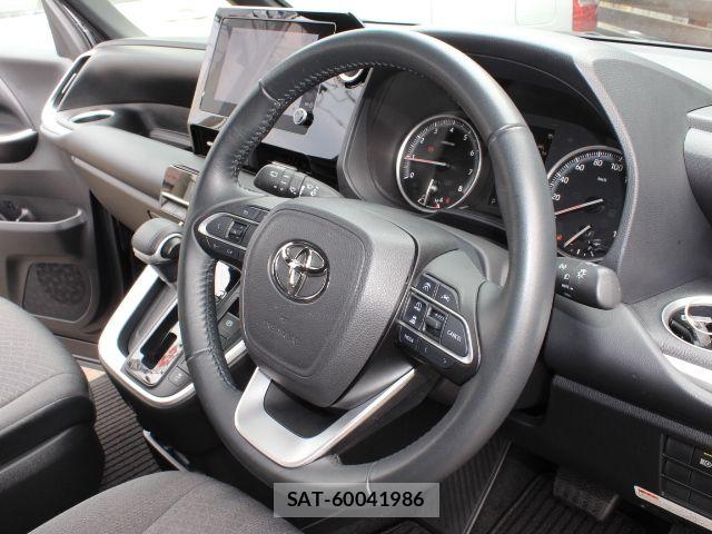 Toyota VOXY 2022-07 8247112-13
