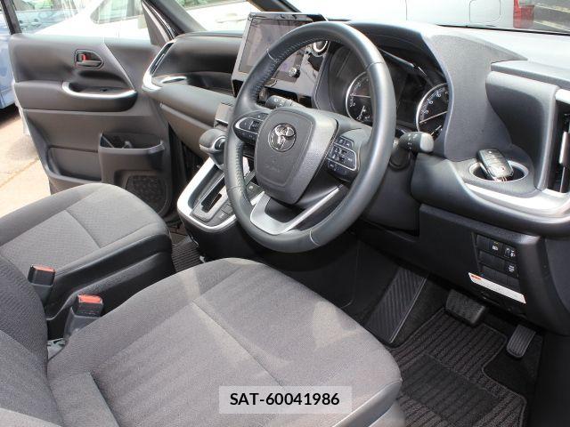 Toyota VOXY 2022-07 8247112-15