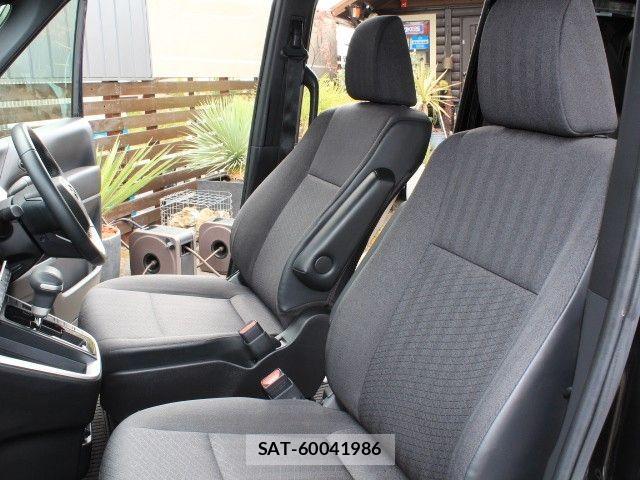 Toyota VOXY 2022-07 8247112-16
