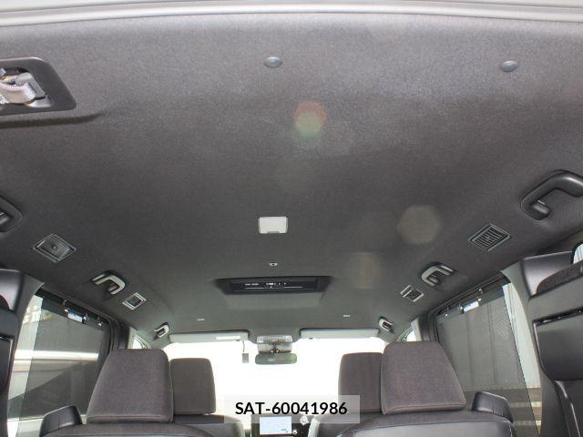 Toyota VOXY 2022-07 8247112-18