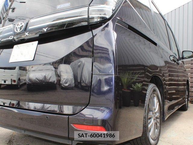 Toyota VOXY 2022-07 8247112-28