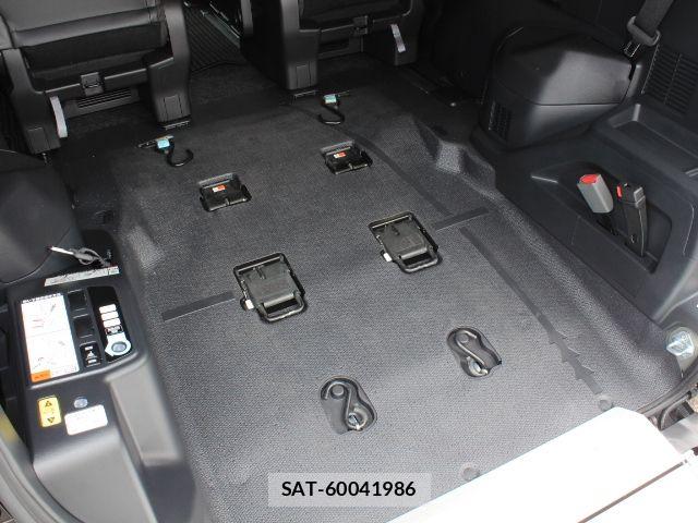 Toyota VOXY 2022-07 8247112-4