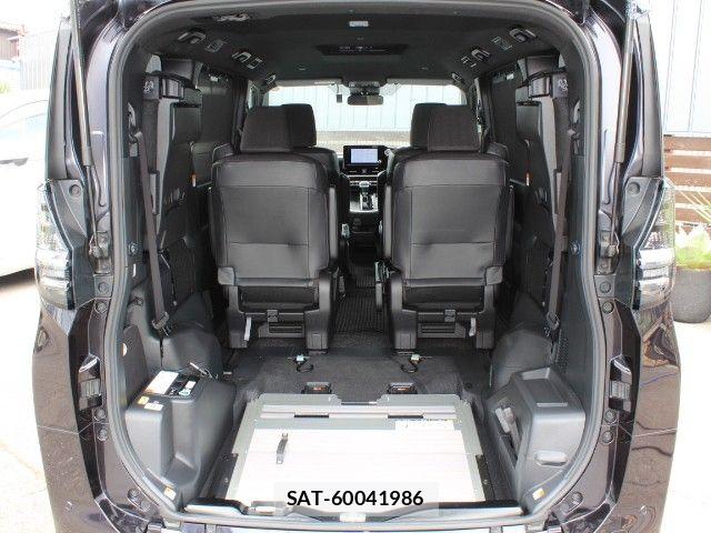 Toyota VOXY 2022-07 8247112-7