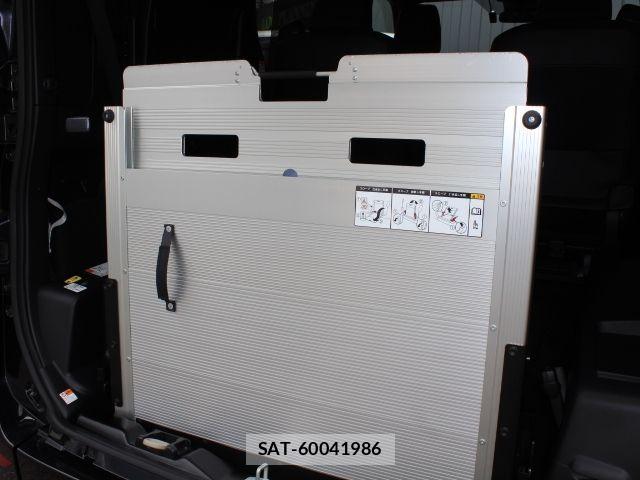 Toyota VOXY 2022-07 8247112-8