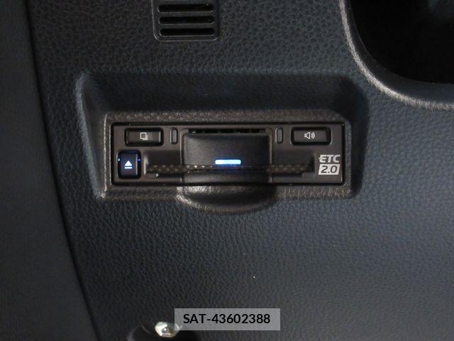Toyota VOXY 2024-06 8317943-23