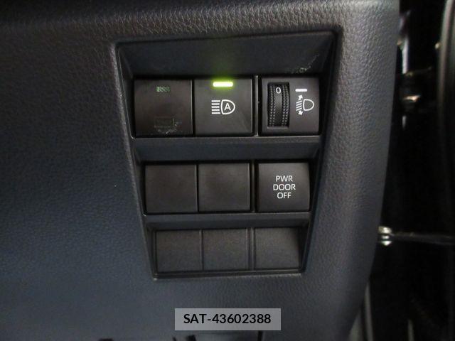 Toyota VOXY 2024-06 8317943-24