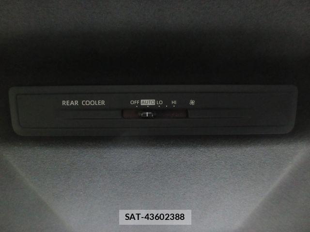 Toyota VOXY 2024-06 8317943-26