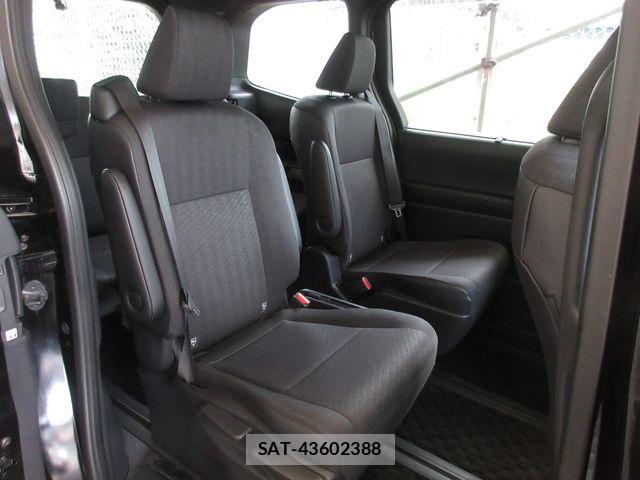 Toyota VOXY 2024-06 8317943-7