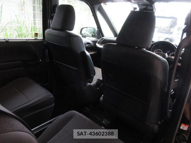 Toyota VOXY 2024-06 8317943-8