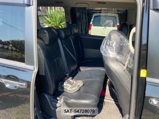 Toyota VOXY 2012-03 8317980-9