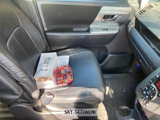 Toyota VOXY 2012-03 8317980-14