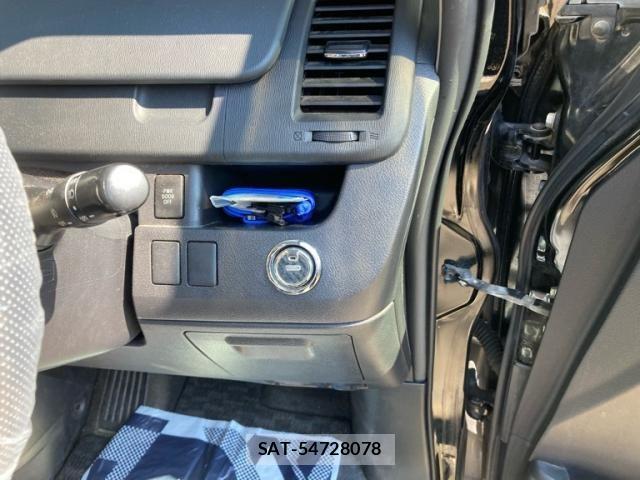 Toyota VOXY 2012-03 8317980-15