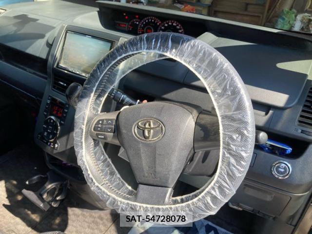 Toyota VOXY 2012-03 8317980-17