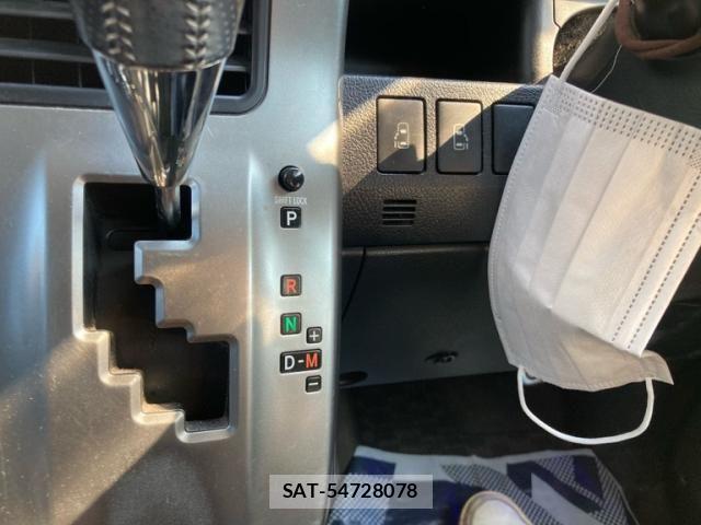 Toyota VOXY 2012-03 8317980-19