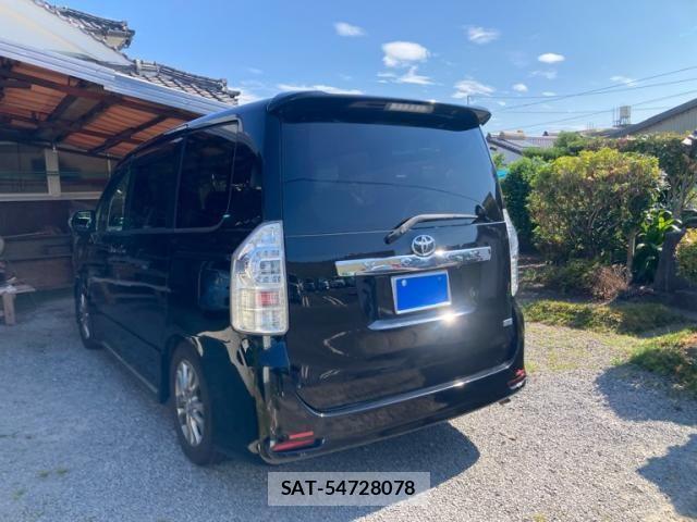 Toyota VOXY 2012-03 8317980-2