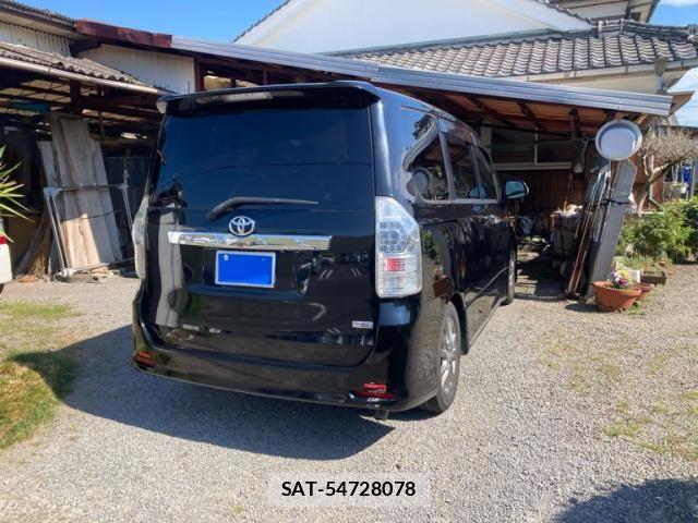 Toyota VOXY 2012-03 8317980-3