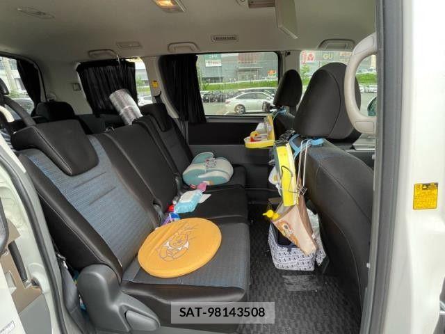 Toyota VOXY 2007-12 8317973-6