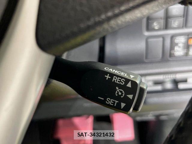 Toyota VOXY 2019-09 8317948-4
