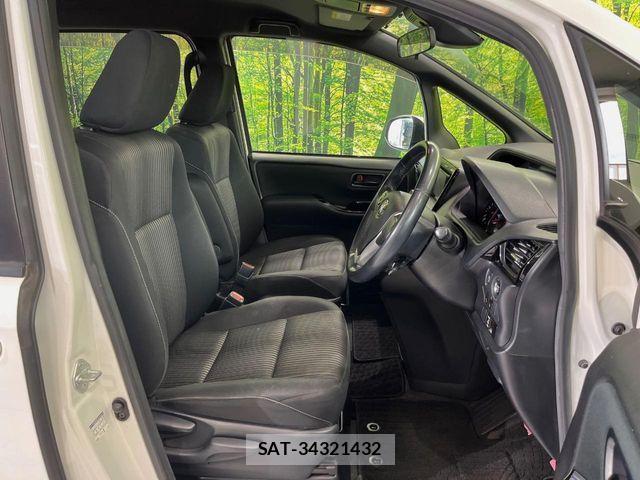 Toyota VOXY 2019-09 8317948-7