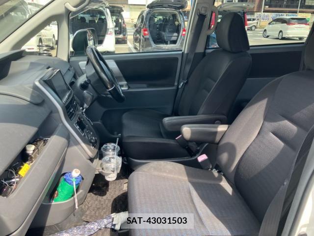 Toyota VOXY 2010-01 8317986-9