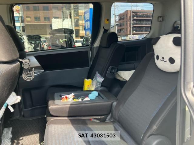 Toyota VOXY 2010-01 8317986-10