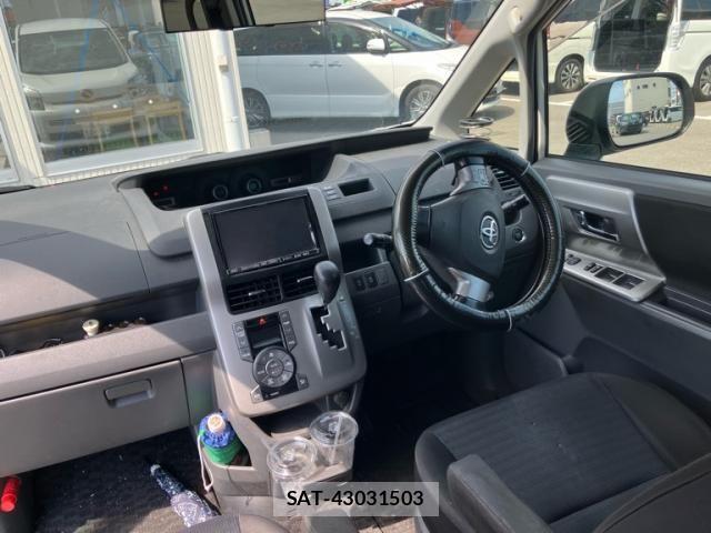 Toyota VOXY 2010-01 8317986-12