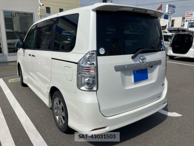 Toyota VOXY 2010-01 8317986-3