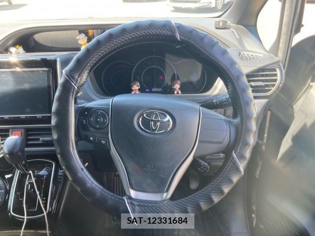 Toyota VOXY 2017-08 8317963-10