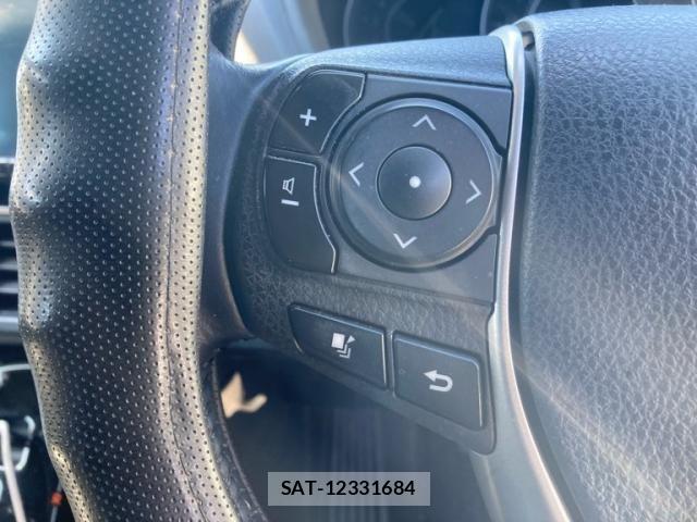 Toyota VOXY 2017-08 8317963-11