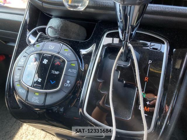Toyota VOXY 2017-08 8317963-21
