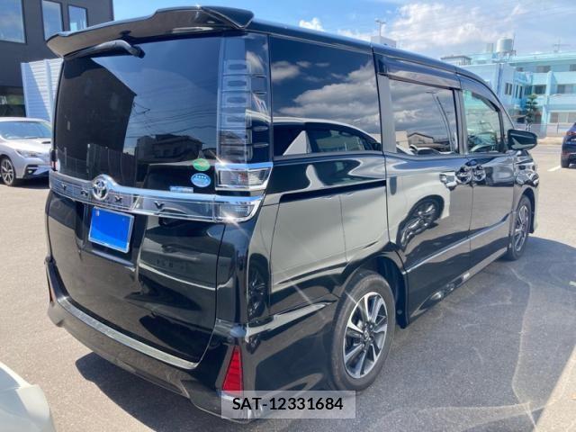 Toyota VOXY 2017-08 8317963-2