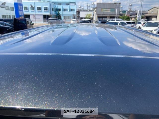 Toyota VOXY 2017-08 8317963-4