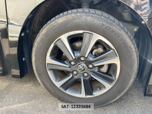 Toyota VOXY 2017-08 8317963-6
