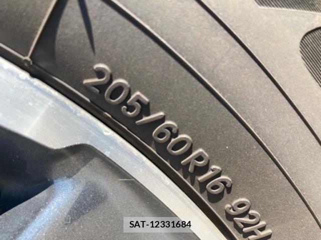 Toyota VOXY 2017-08 8317963-7