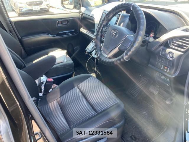 Toyota VOXY 2017-08 8317963-8