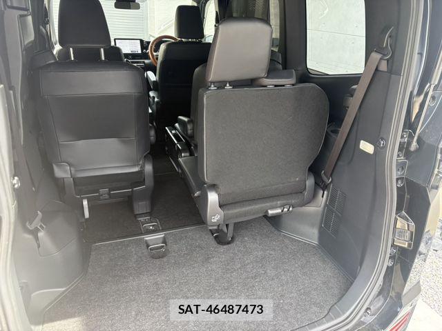 Toyota VOXY 2024-06 8317929-17